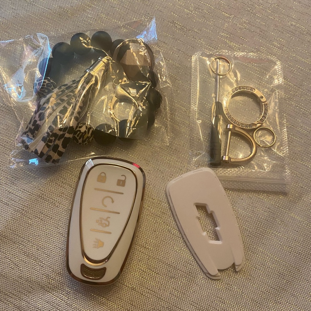 Chevy Key Fob 5 buttons white and gold